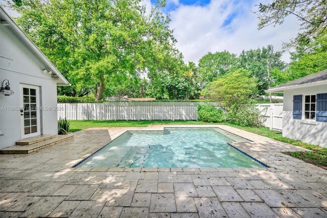 Building Photo - 285 NE 105th St