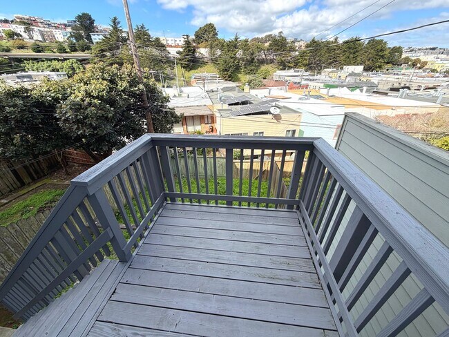 Building Photo - TOTAL REMODEL LARGE BRIGHT 1800sf 3BR/2BA/2GR Cayuga Terrace Home  AVAILABLE NOW