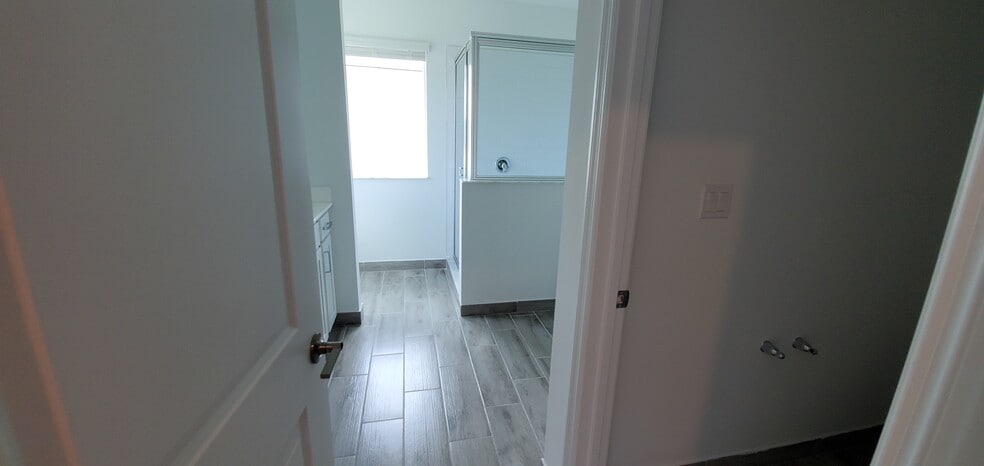 Building Photo - 4108 Veleiros Ave