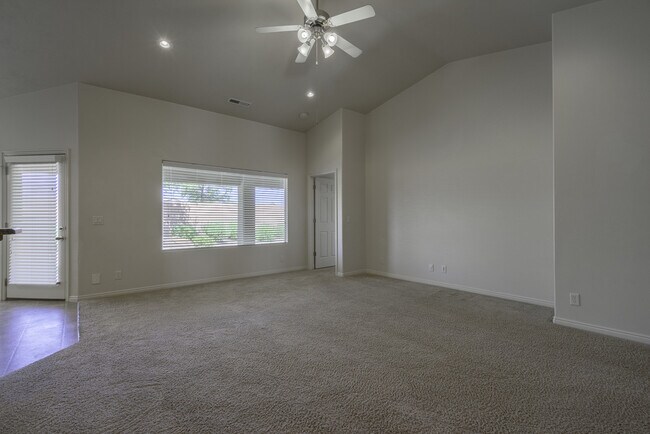 Building Photo - 4 Bedroom in Amber Estates - New LVP Floor...