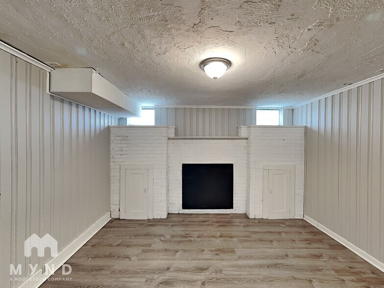 Building Photo - 1082 Lilley Ave