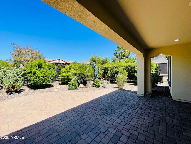 Building Photo - 1674 E Azafran Trail