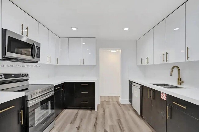 Building Photo - 2100 SW 28th Way