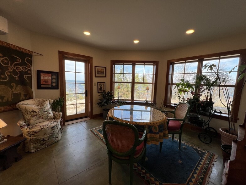 Building Photo - 2226 Lake Shore Rd