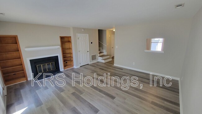 Building Photo - 5059 Avenida Del Sol Dr