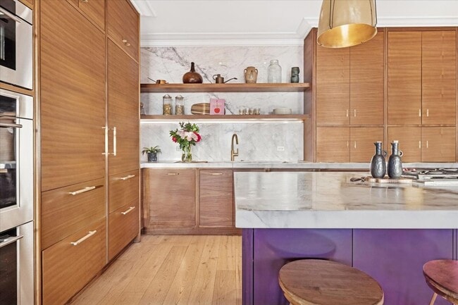 Building Photo - 9 W Walton St