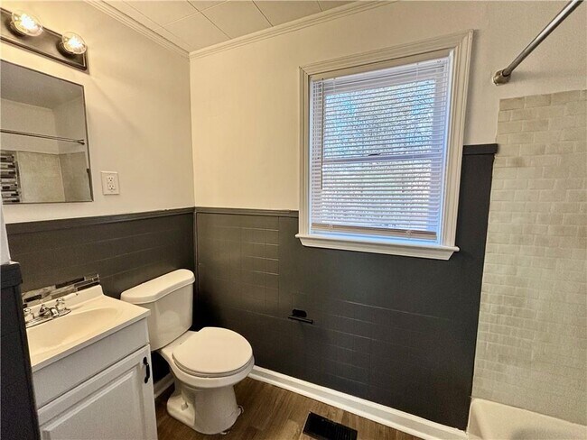 Building Photo - 3302 N Bogan Rd NE