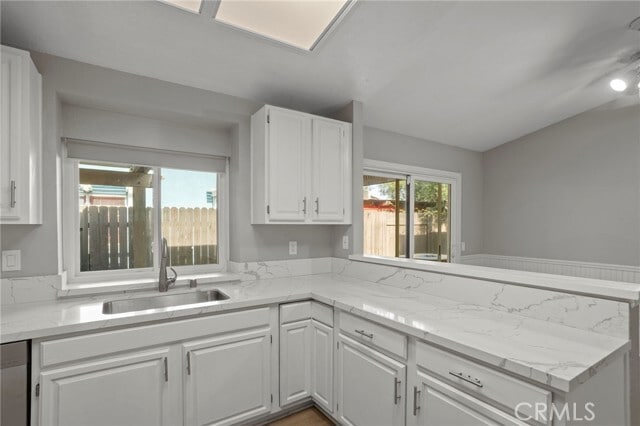 Building Photo - 39472 Long Ridge Dr