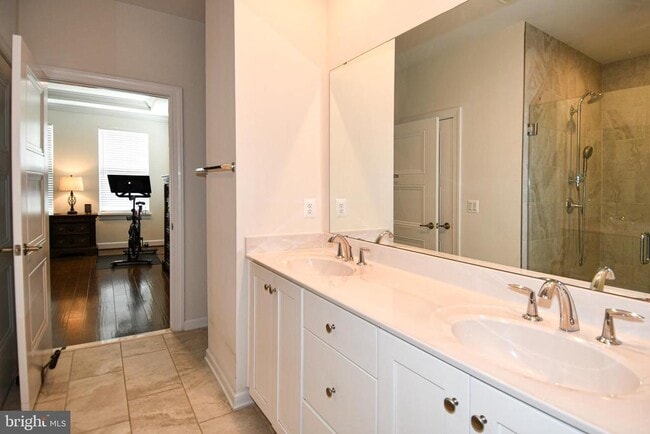 Building Photo - 13825 Estuary Pl