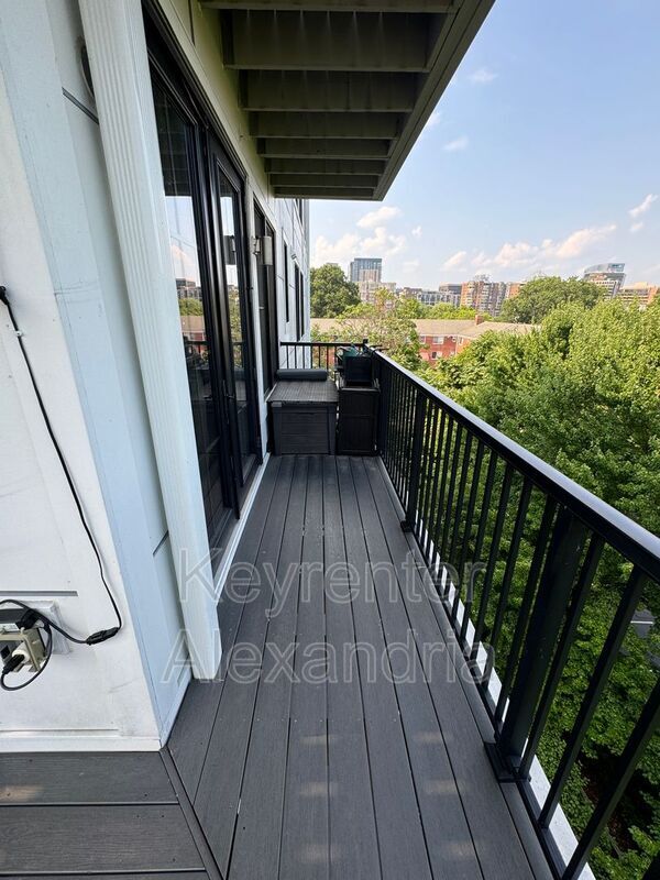 Building Photo - 1245 N Pierce St