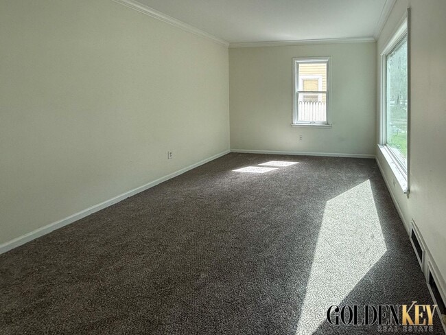 Building Photo - Updated 2 Bed 1 Bath on Detroit's Westside