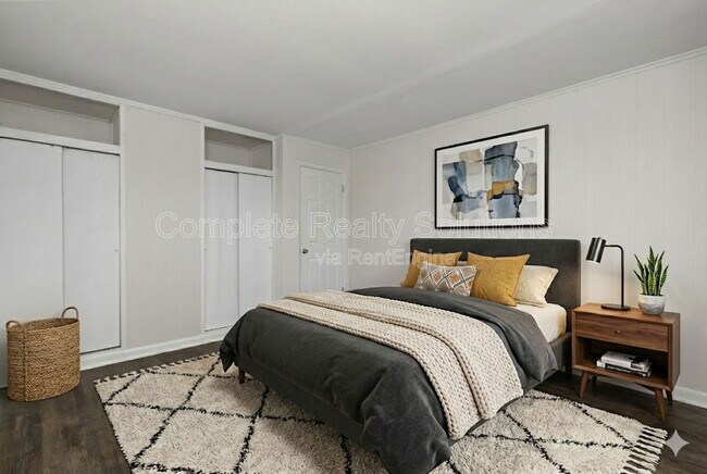 Building Photo - 9834 Portage Dr