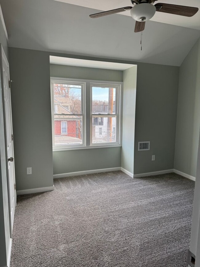 Building Photo - Large Single-Family Home on N 17th St