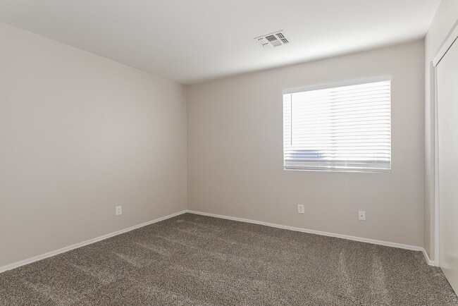 Building Photo - 14338 N 129th Ave