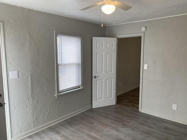 Building Photo - 1600 E Madison St