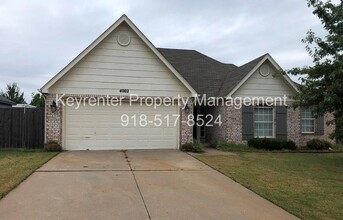 Building Photo - 3 Bed 2 Bath Broken Arrow
