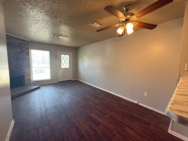Building Photo - 2 story with fenced yard