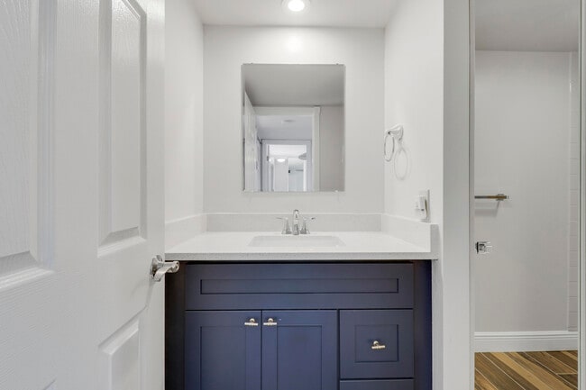 Building Photo - 2324 23rd Ct