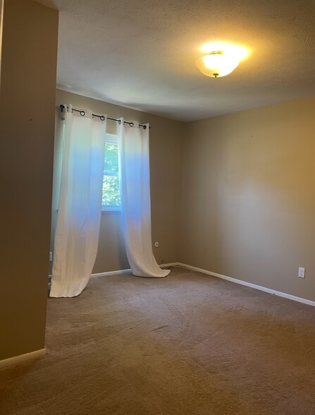 Large bedrooms with lots of closet space - 762 Mentor Ave