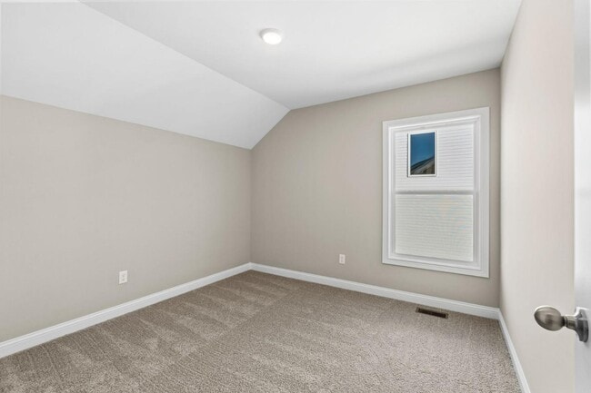 Building Photo - 441 Friendly Ave