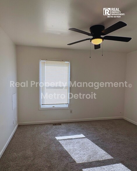 Building Photo - 433 Navahoe St