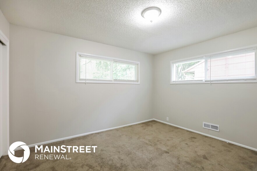 Building Photo - 10903 Bennington Ave