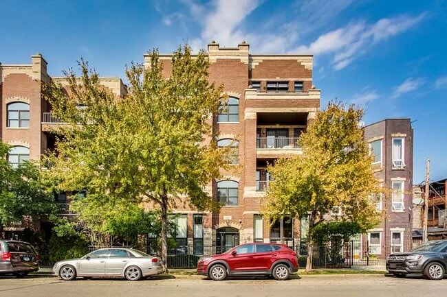Building Photo - 1116 W Hubbard St