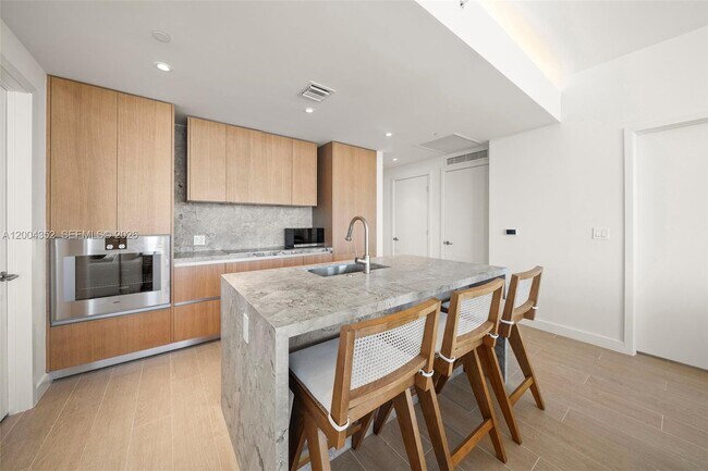 Building Photo - 500 Alton Rd