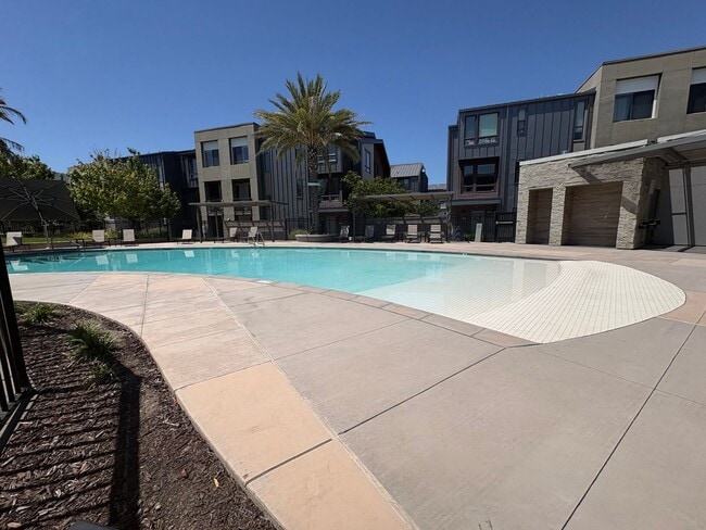 Building Photo - Executive 1 bedroom is seconds from Tesla & Warm Springs BART.