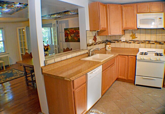 Kitchen/ Dining Room - 1304 W 50th St