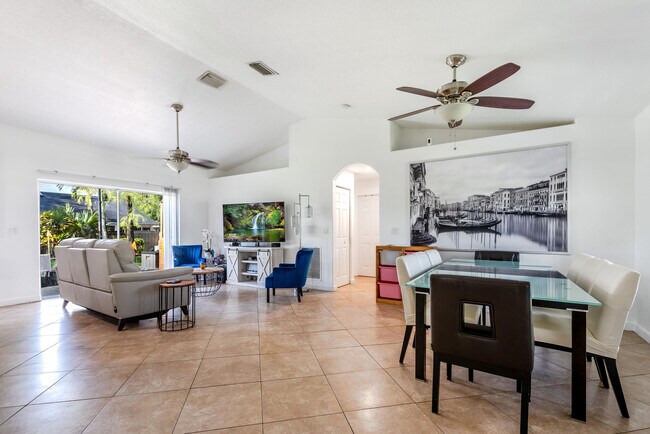 Building Photo - 14510 Paddock Dr