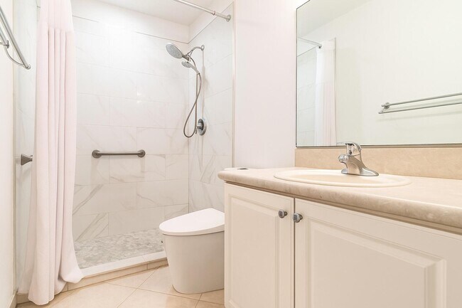 Building Photo - 3381 Commodore Ct