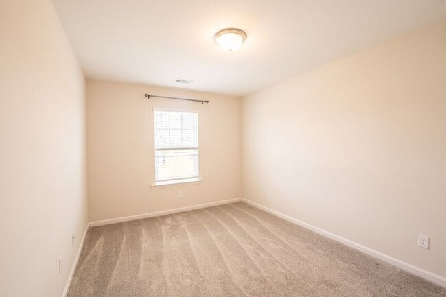 Building Photo - 257 Cromer St