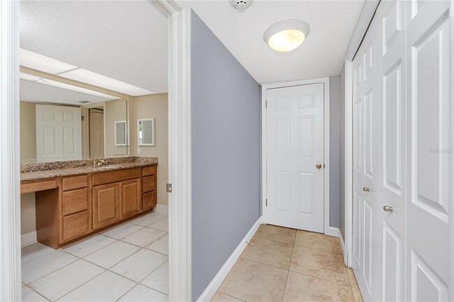 Building Photo - 736 Island Way