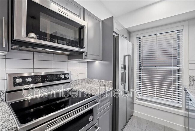 Building Photo - 220 2nd St SE