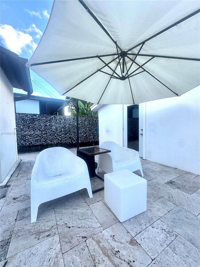 Building Photo - 1700 SW 16th Ter