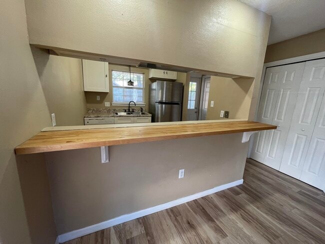 Building Photo - 607 W Sunset Blvd