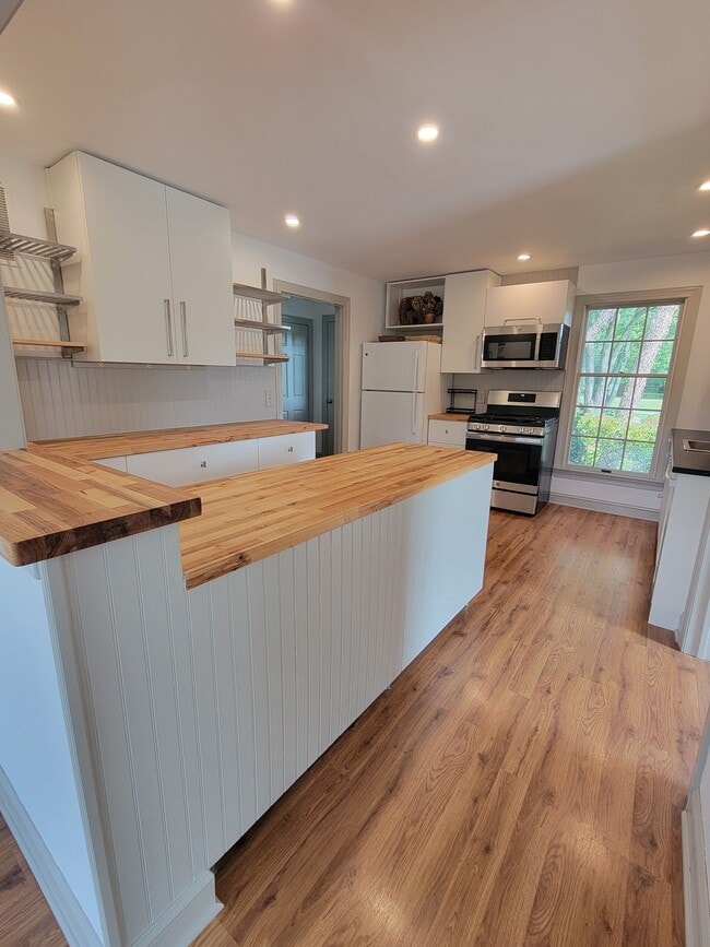 Building Photo - 33 Rittenhouse Rd