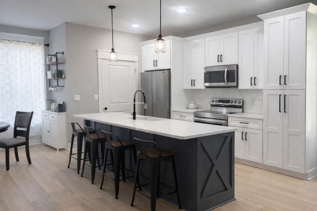 Building Photo - 133 Nuit Ln