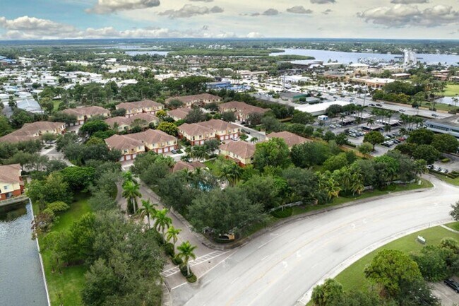 Building Photo - 40 SE Sedona Cir