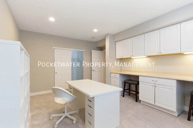 Building Photo - 3533 Parkside Center Dr