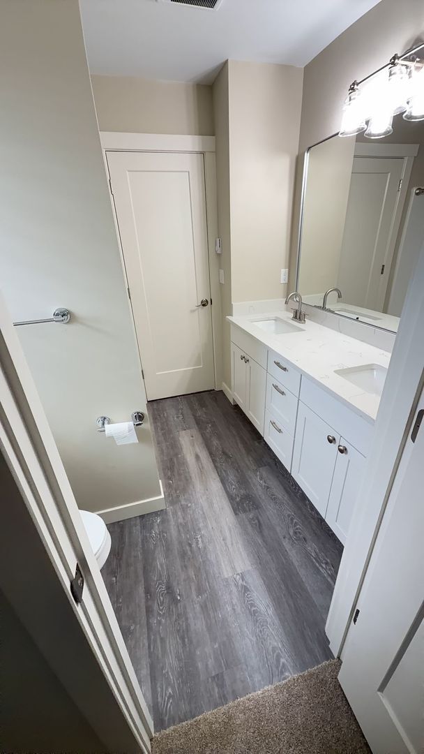 Building Photo - Chernishoff Seven Oak Luxury Duplex