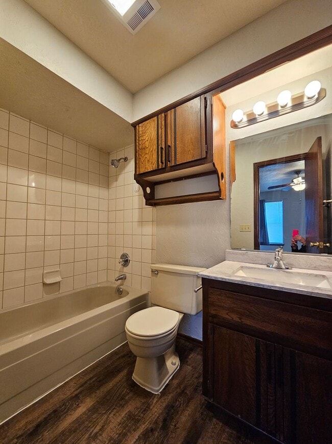 Building Photo - (3) Bed/(2) Bath Avail NOW! Pets Negotiable.