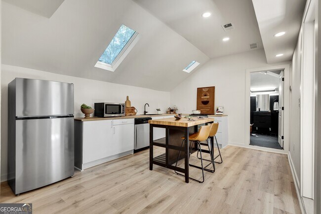 Building Photo - 901 Argonne Ave NE