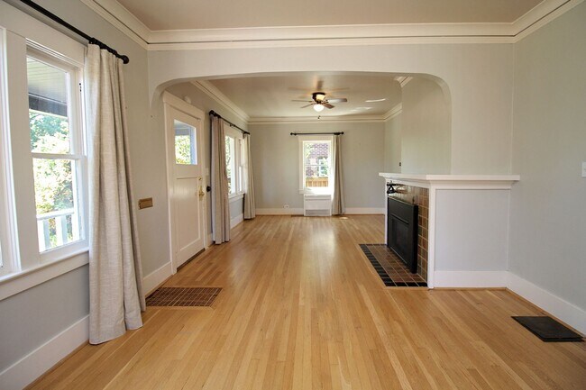 Building Photo - 6435 NE Cleveland Ave