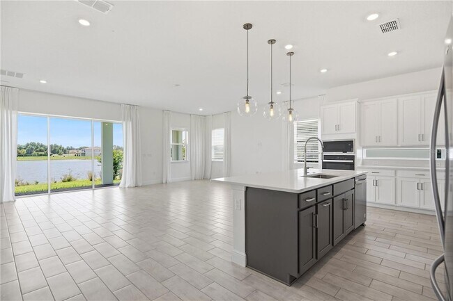 Building Photo - 13589 McMillan Dr