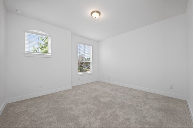 Building Photo - 18338 Tiger Flowers Dr