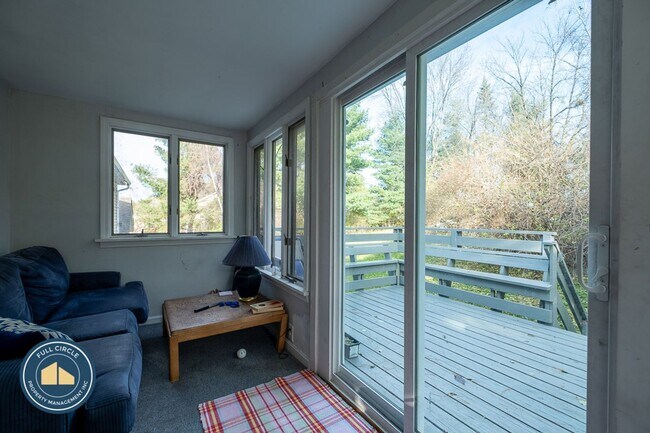 Building Photo - Spacious 5-Bedroom, 1.75 Bathroom Home in ...