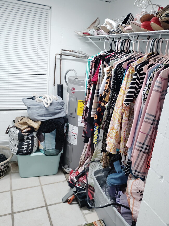 Building Photo - 704 E 121st Ave