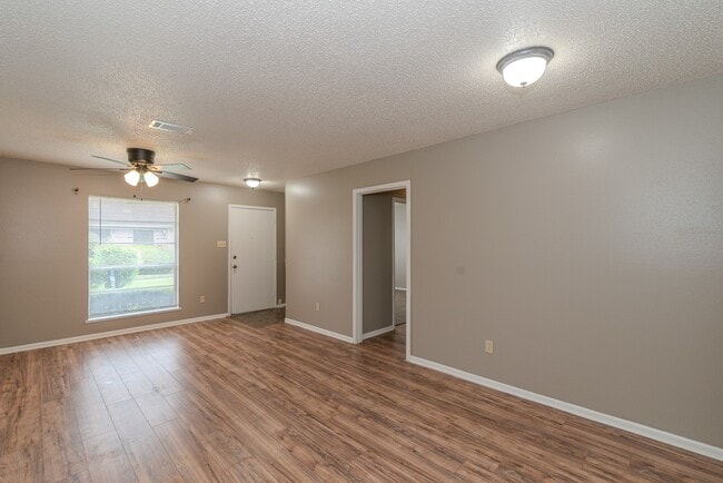 Building Photo - 6638 Lexington Dr